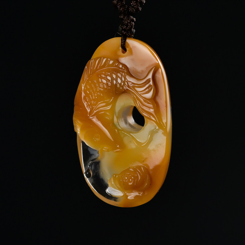 省级玉石雕刻大师仵小旭作品天然黄兔毛《鲤鱼跳龙门》挂件12.74g