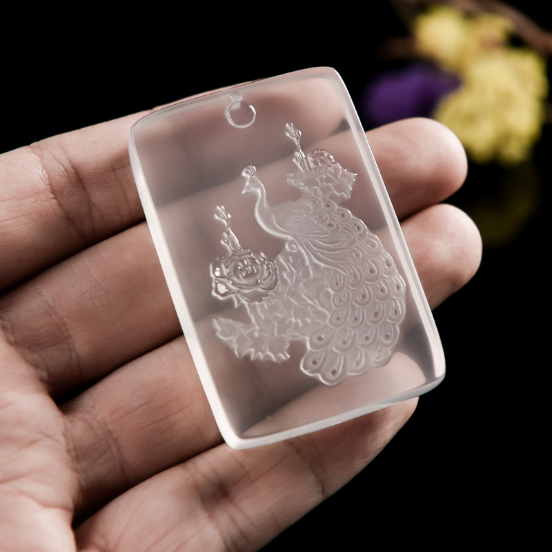 省级玉石雕刻大师仵小旭作品 天然白水晶《孔雀》挂件59.10g