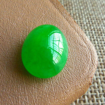 艳阳绿蛋面 缅甸a货翡翠女款精品翠绿色戒面1.07g