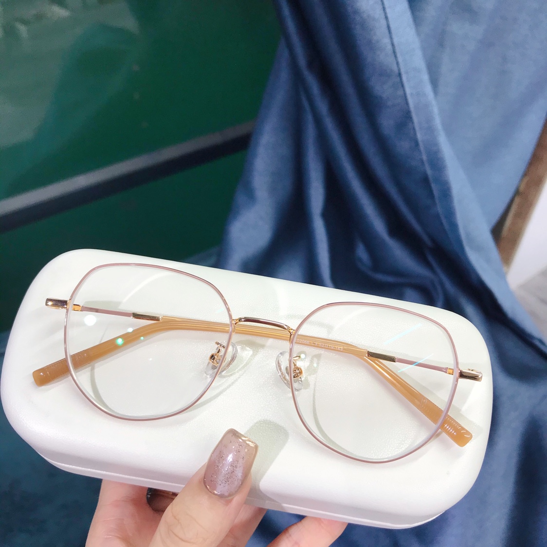 小红书透明眼镜框抗蓝光防辐射近视眼镜女可配护眼睛男韩版潮大框