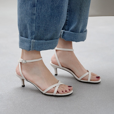 小跟凉鞋女猫跟一字带2020年新款法式细带中跟细跟白色罗马高跟鞋