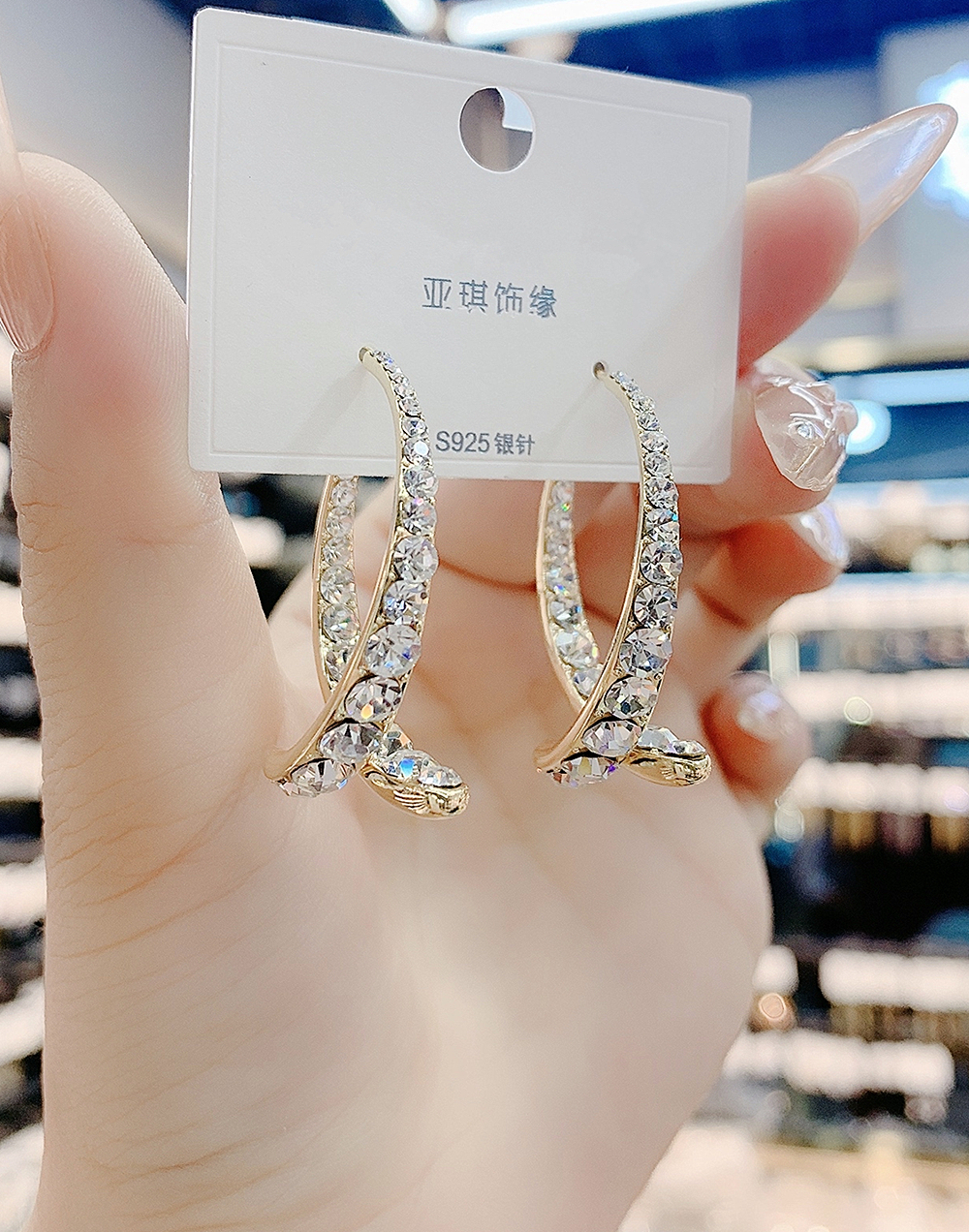 韩国东大门时尚设计感水钻交叉耳环2