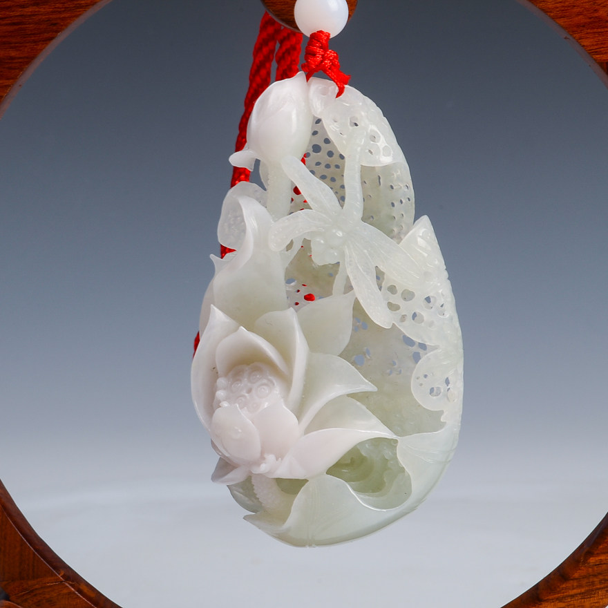 【出水芙蓉】薛天空玉雕工作室作品独山玉把件