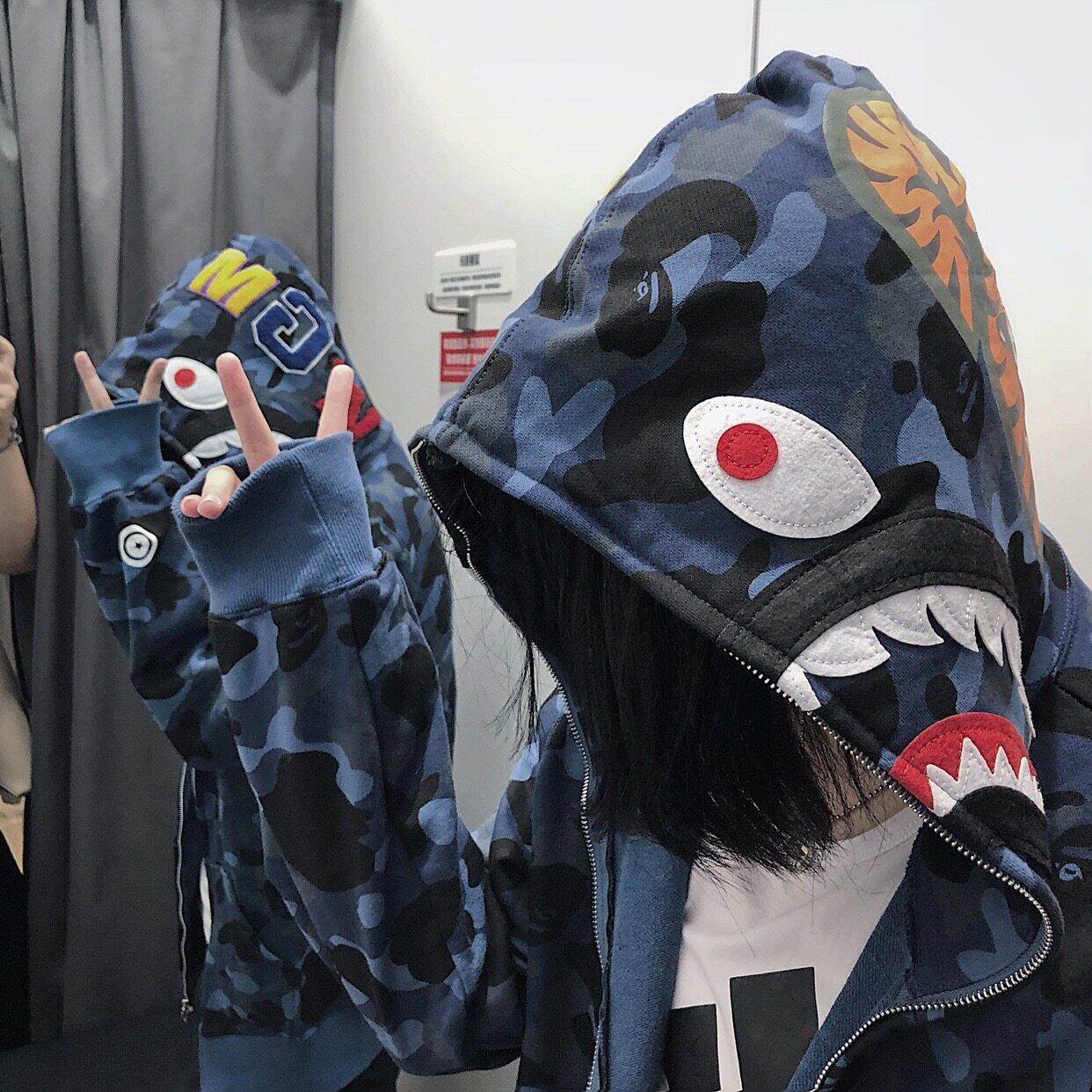 2019秋冬新款潮牌街头鲨鱼迷彩嘻哈情侣男女装宽松连帽外套卫衣女