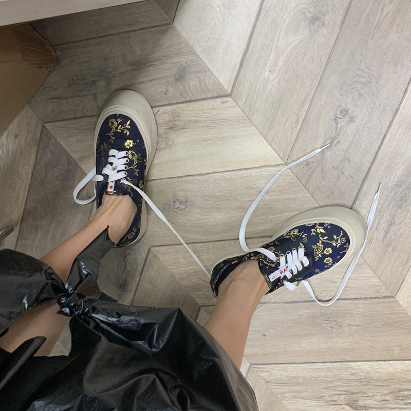 胖头鞋_mona张琦贤同款绣花胖胖鞋女2019新款保暖厚底胖头鞋低帮鞋