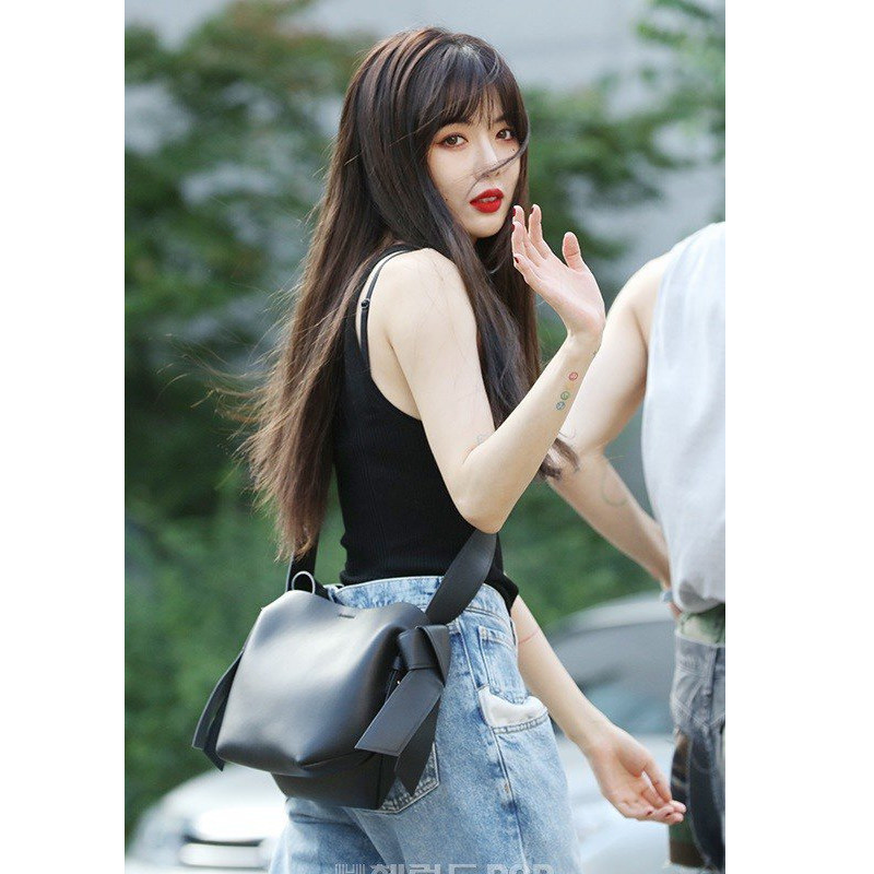 金泫雅明星同款2022新款蝴蝶结大容量水桶包洋气斜挎包小众设计