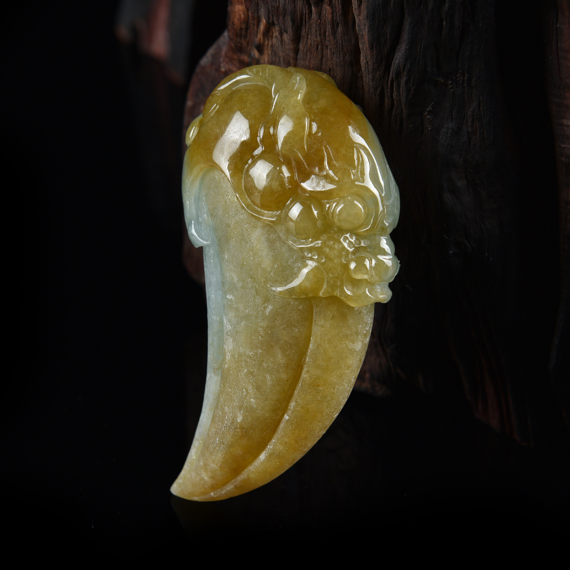 悟石印象天然缅甸a货翡翠吊坠 龙牙63.2g - 拍卖