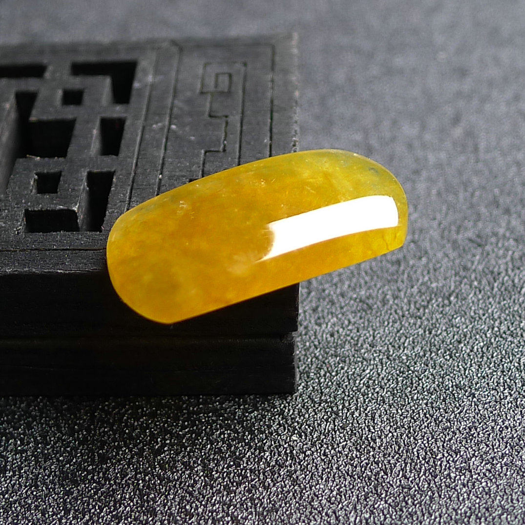 老坑a货翡翠黄翡马鞍戒面2.81g