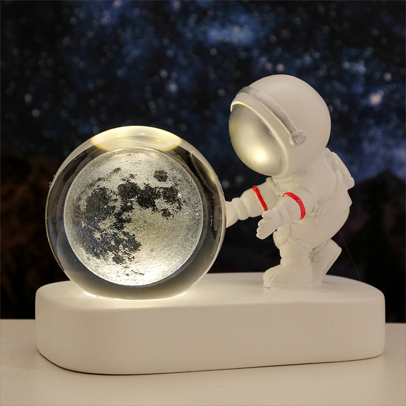 宇航员小夜灯水晶球生日礼物男生太空人摆件电脑桌面装饰品礼物女