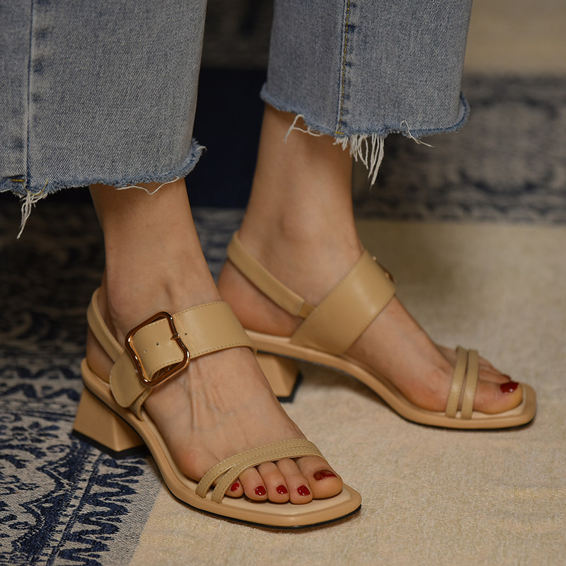 空欢喜2020新款凉鞋女夏一字扣带中跟露趾鞋粗跟真皮运动罗马凉鞋