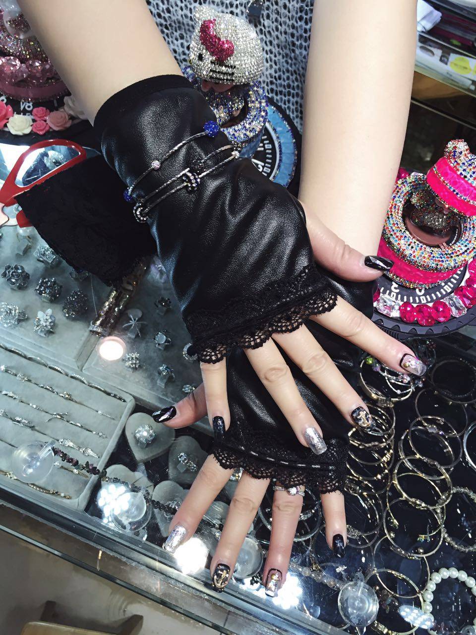 五指半指皮手套男女户外运动白色钓鱼骑行开车半截露指防水pu手袜