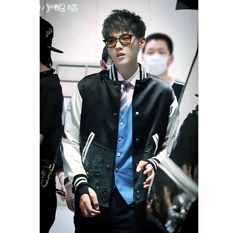 吴亦凡同款眼睛_咆哮的小眼睛greg lauren gl黑白拼接高街校服夹克