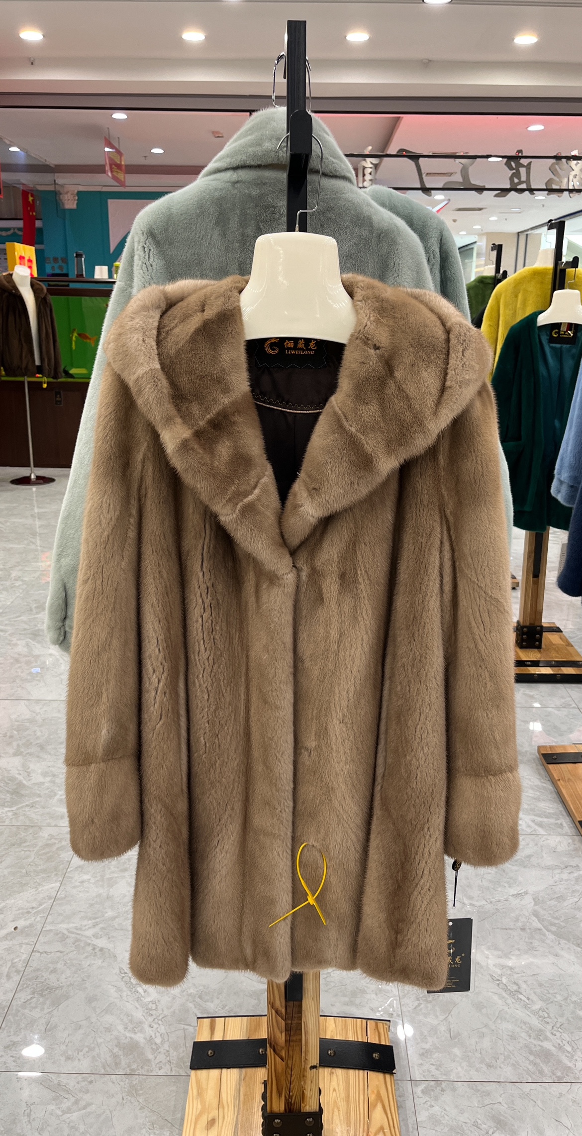 海宁皮革城貂皮大衣