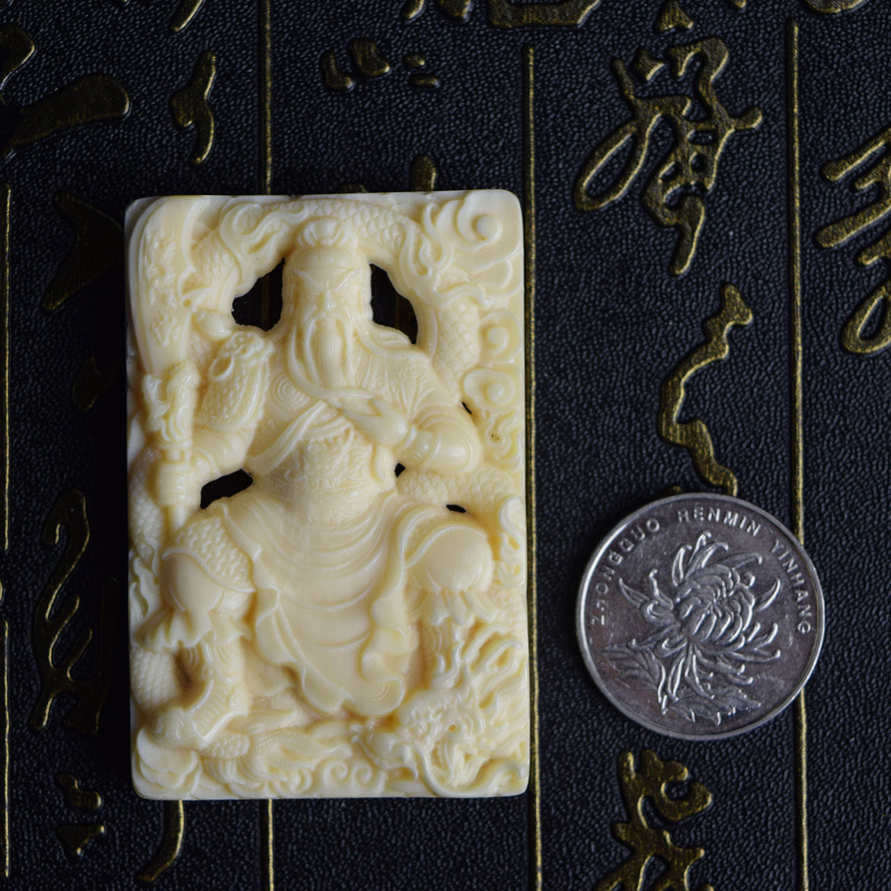 猛犸象牙 《坐龙关公》 牙牌挂件 25.8g yd0132