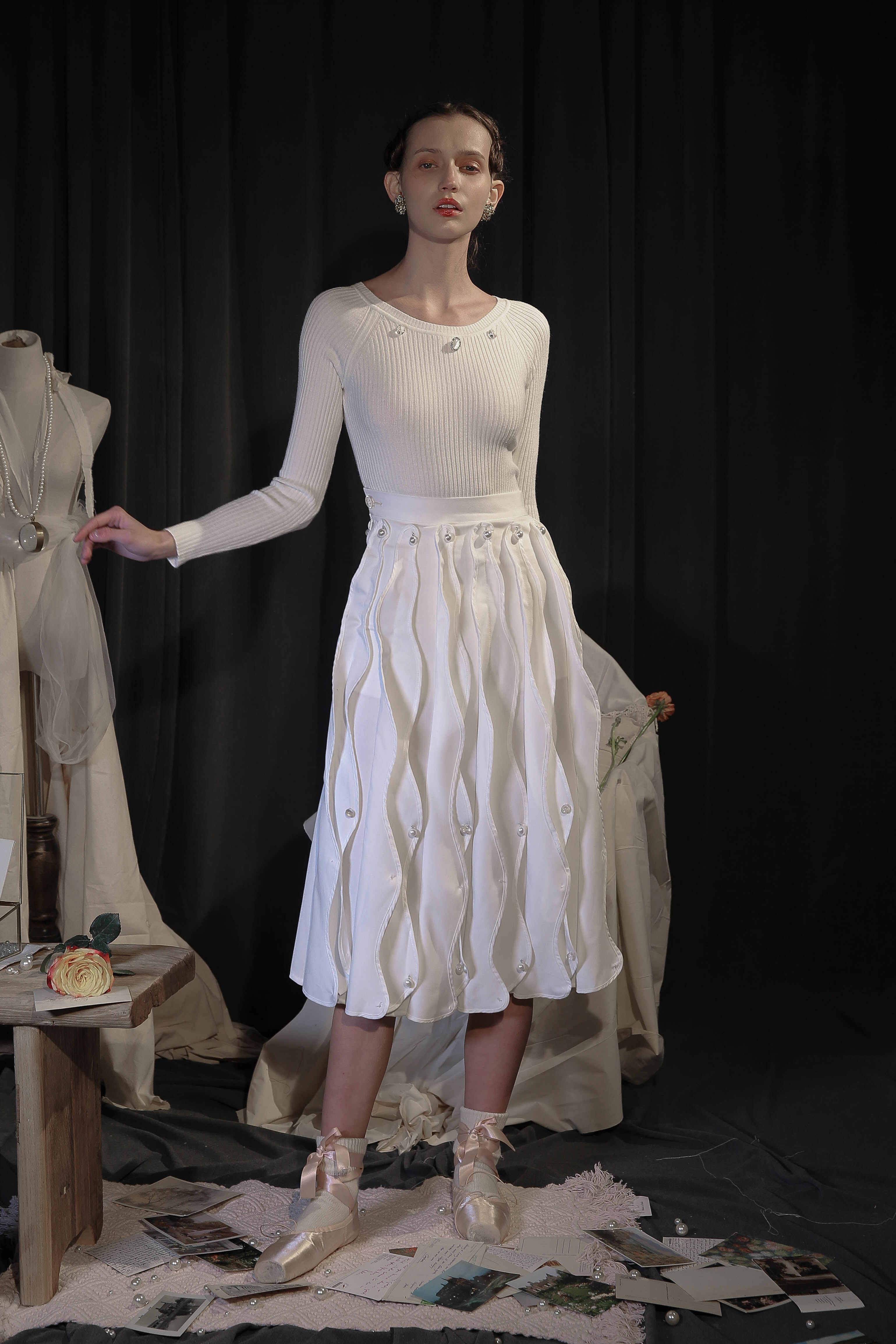 热销银河万岁_银河万岁/maupin/珊瑚波浪裙 不规则手工定珠百叶飘逸