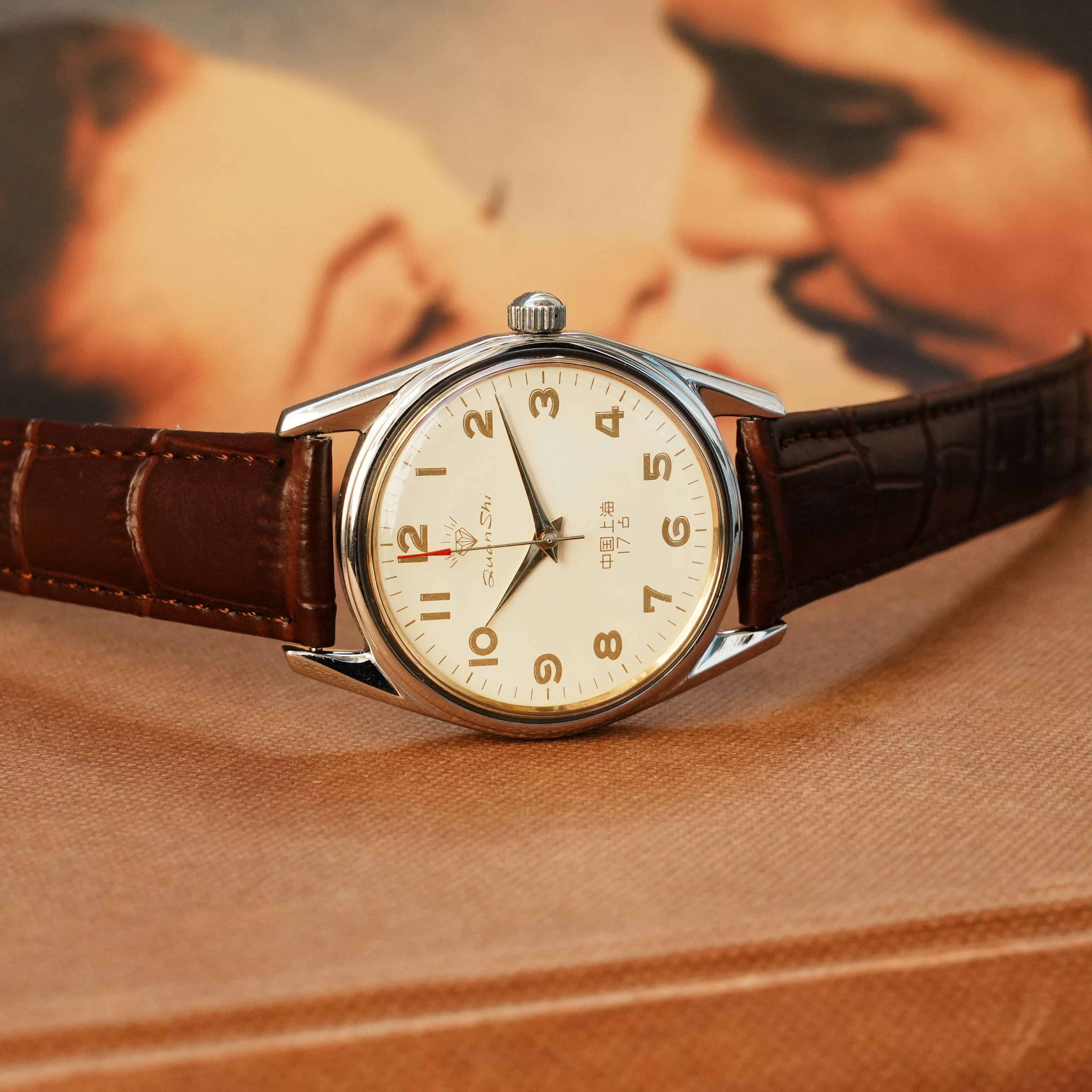 老上海钻石牌正品机械表男士手动上发条手表库存爸爸送礼复古老表