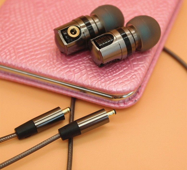 dc立体重低音入耳式动圈金属耳机头可插拔有线控带麦游戏耳塞n1v1