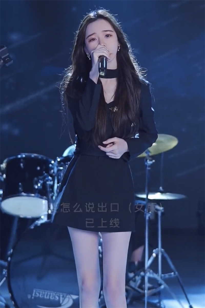 抖音戴羽彤歌曲爱要怎么说出口同款胸花长袖系腰显瘦连衣裙春夏季