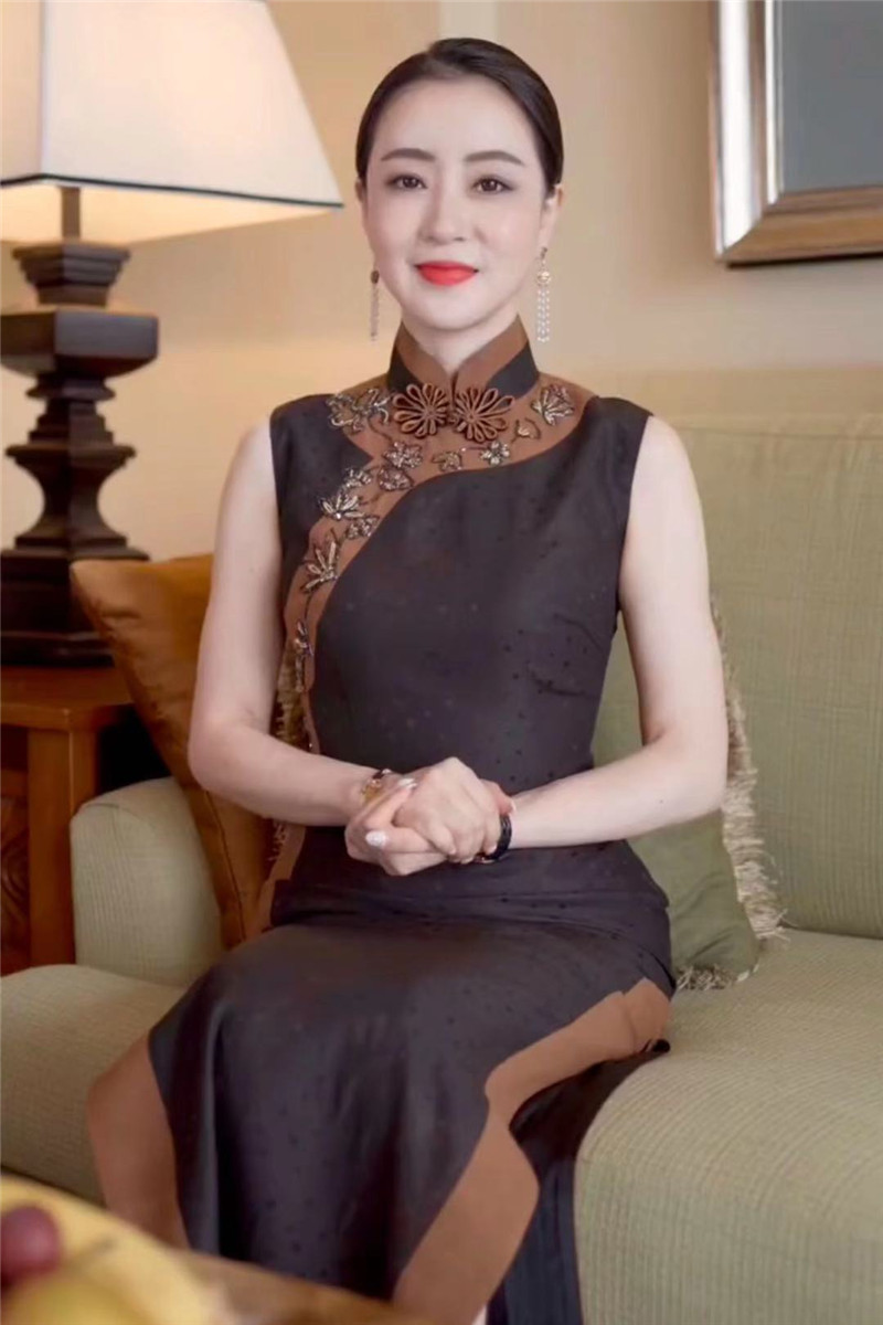 抖音毛宇琳老师同款春夏早秋新大气质黑色无袖金色刺绣中国风旗袍