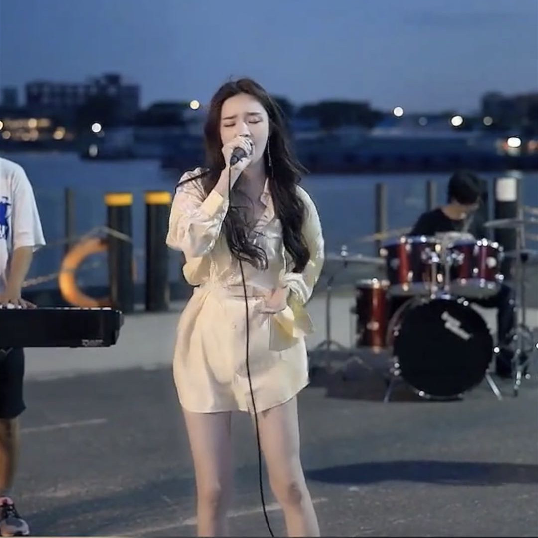 夏新女潮抖音网红戴羽彤天外来物同款街拍休闲百搭黄色衬衫连衣裙