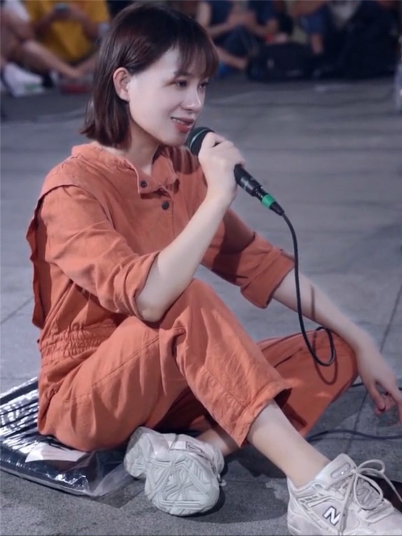抖小阿七浪子闲话音同款早春秋新女潮休闲文艺灰色卫衣蓝色牛仔裤