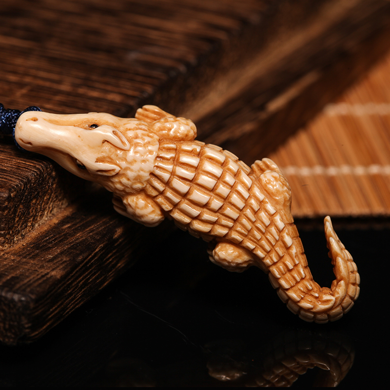 【待时而动】天然猛犸牙新创意鳄鱼精雕挂件