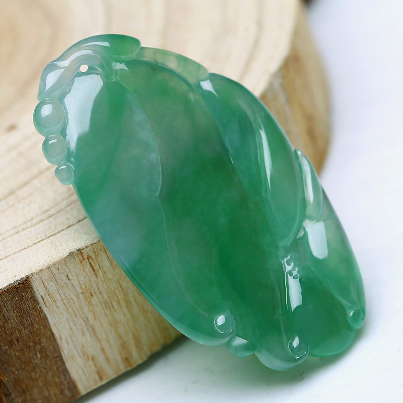 【源头好货-平洲】冰种鹦哥绿翡翠佛手瓜 7.08克