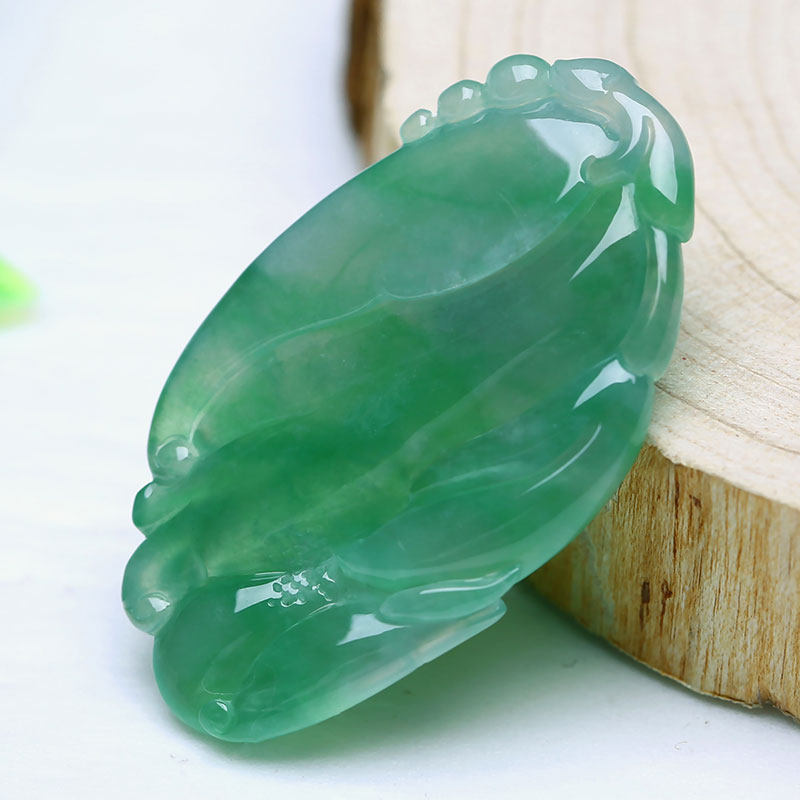 【源头好货-平洲】冰种鹦哥绿翡翠佛手瓜 7.08克