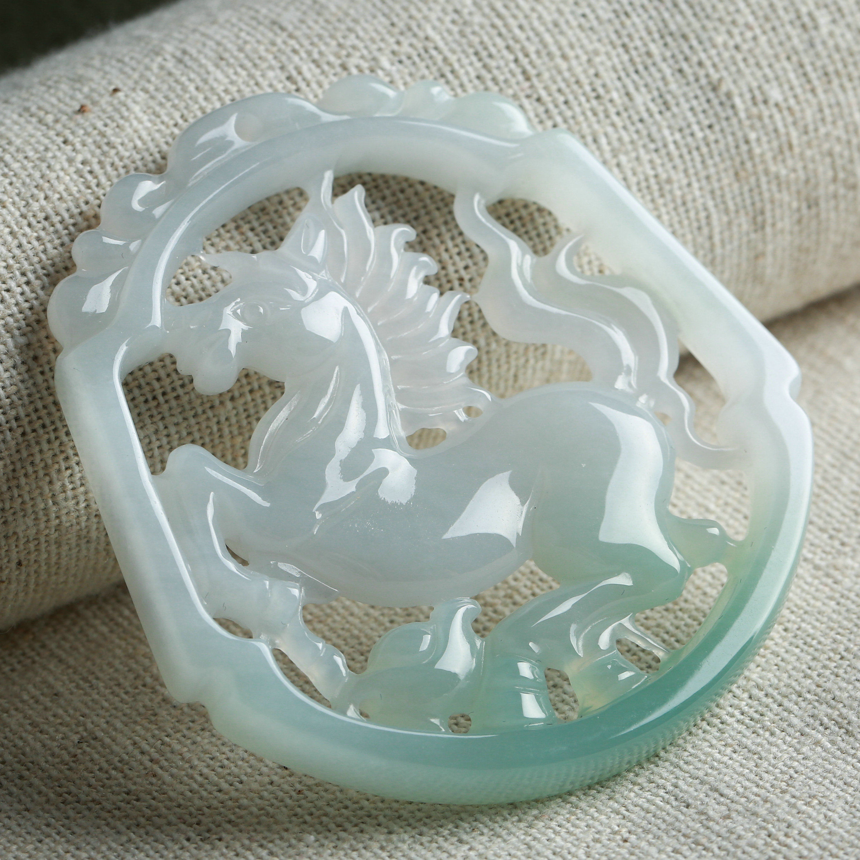 老坑翡翠好种马到功成吊坠 25.59g