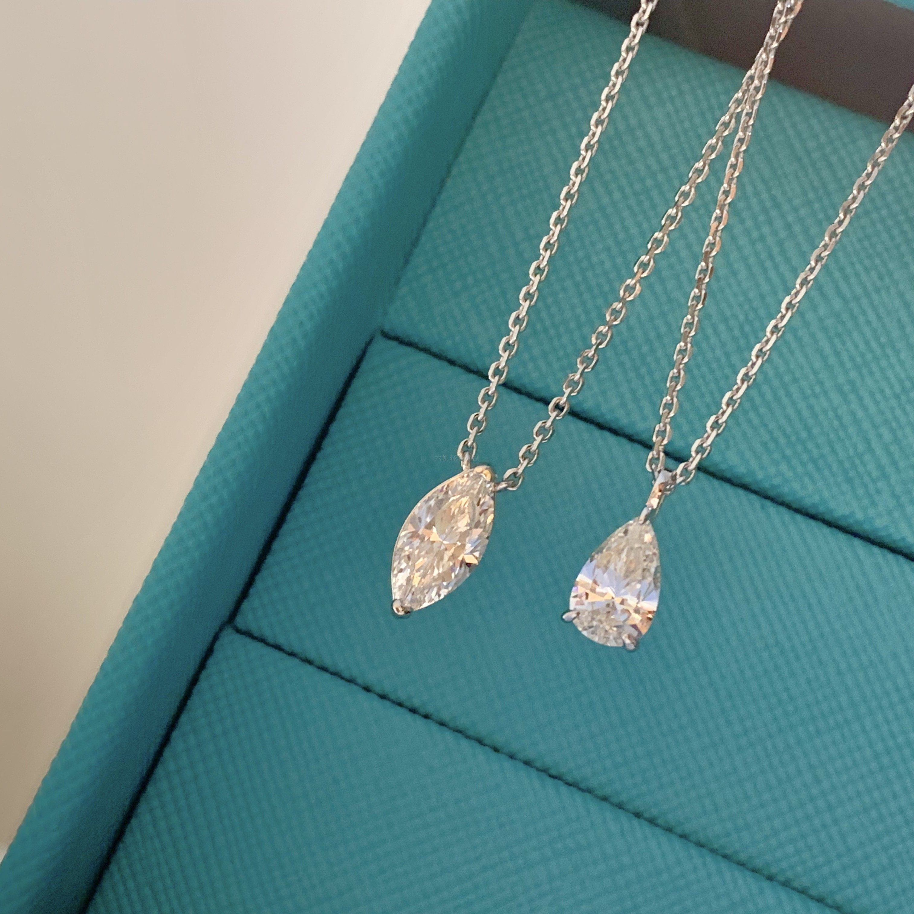 六姐轻奢定制店的优惠券大全—性价比真金质感水滴小钻石马眼钻纯银