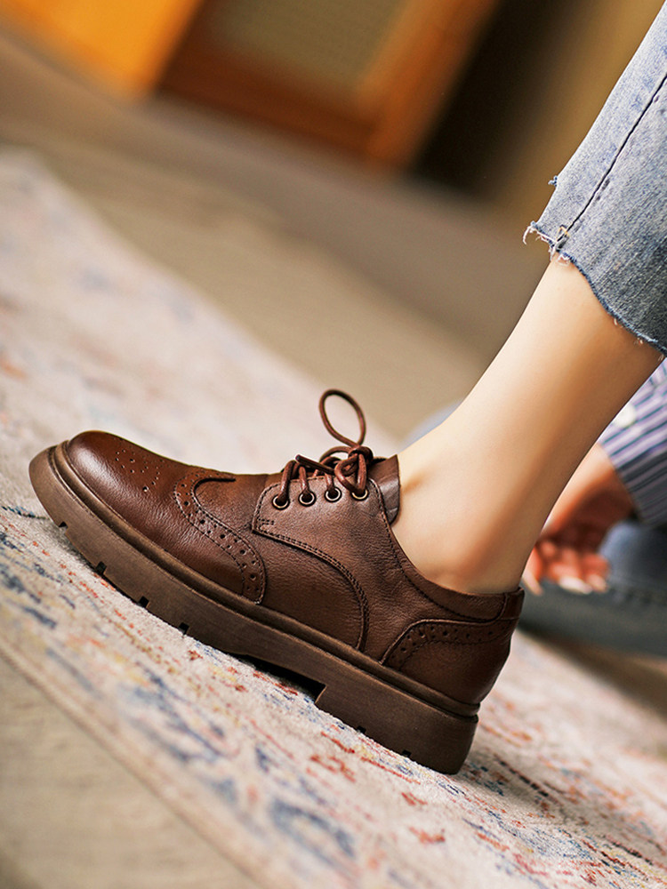 复古女鞋软皮小皮鞋英伦风布洛克棕色休闲秋冬季加绒真皮黑色单鞋