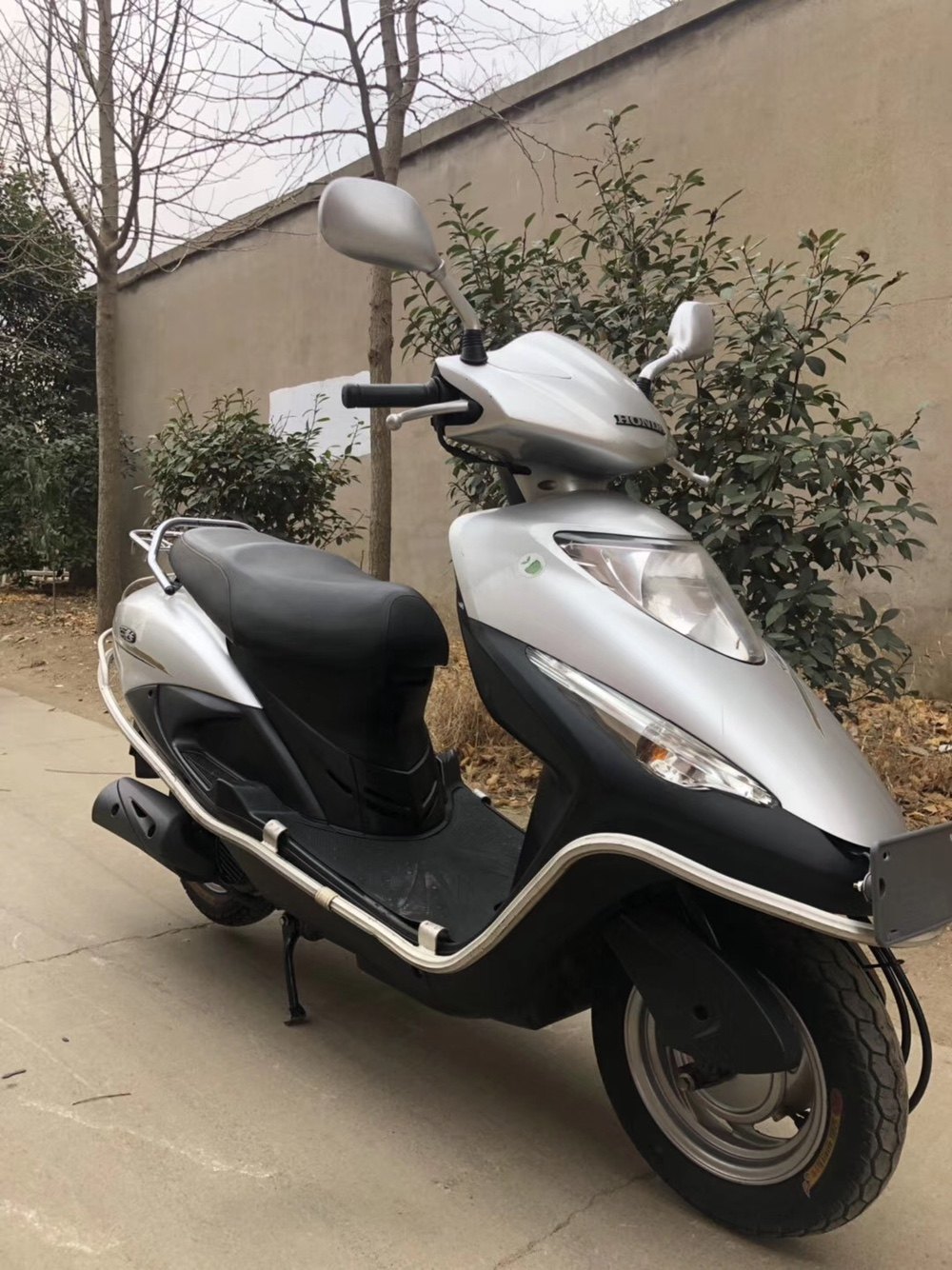 自由踏板车摩托车电喷燃油助力车整车 100cc 全新可上牌本田小黄人