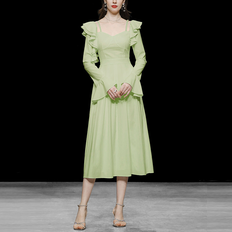春装女装2022新款气质吊带方领荷叶喇叭袖收腰显瘦连衣裙长裙裙子