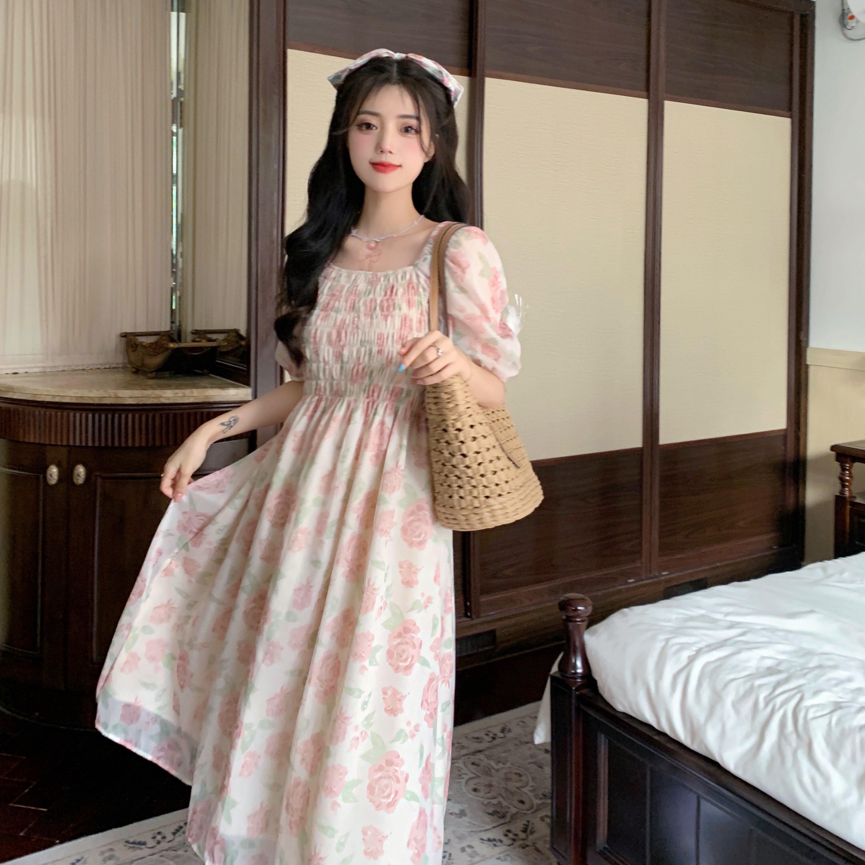 方领泡泡袖碎花连衣裙女装夏季2023新款温柔风奶甜收腰长裙子图片