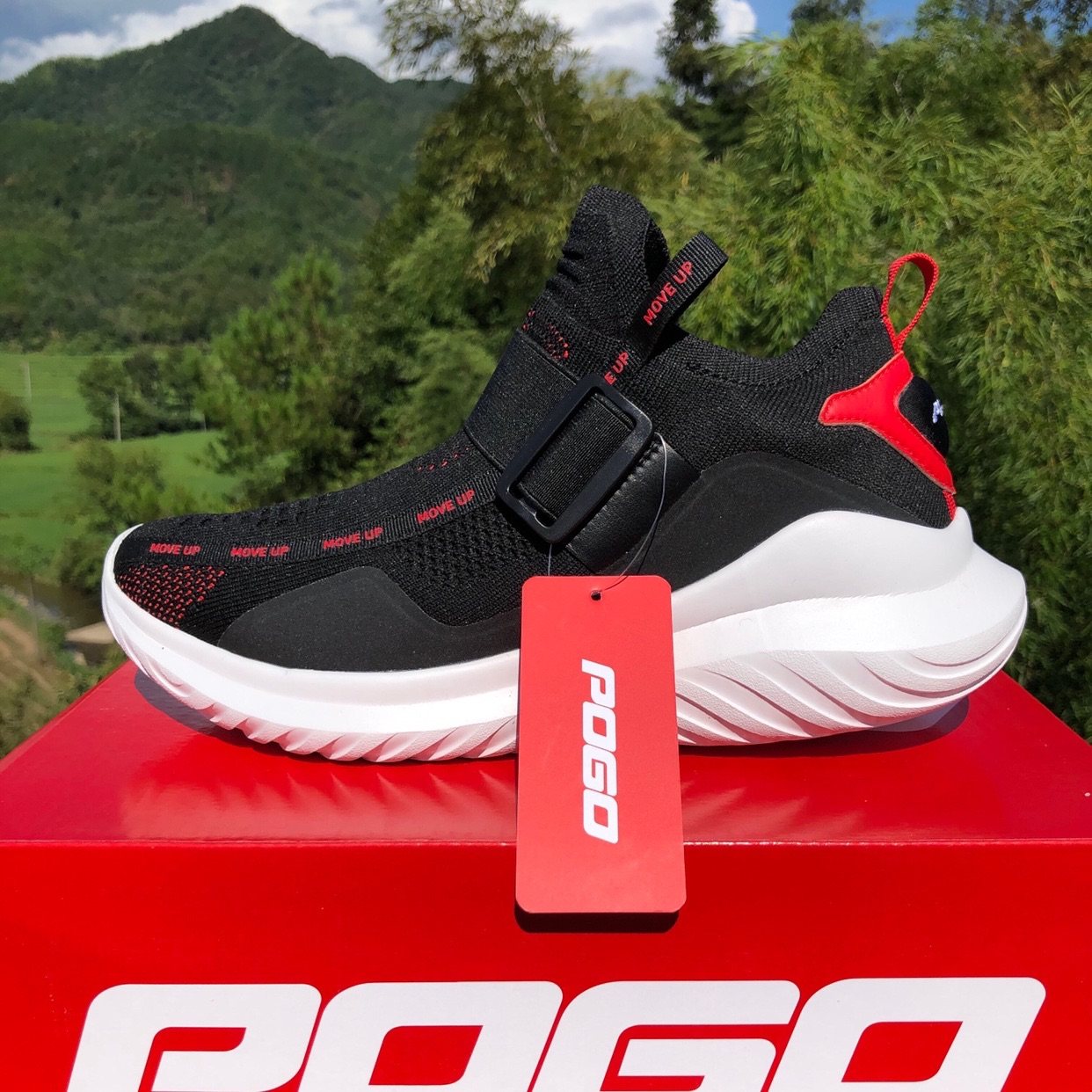 pogo男休闲运动鞋一脚蹬时尚轻便透气防滑2021春秋季新款黑白两色