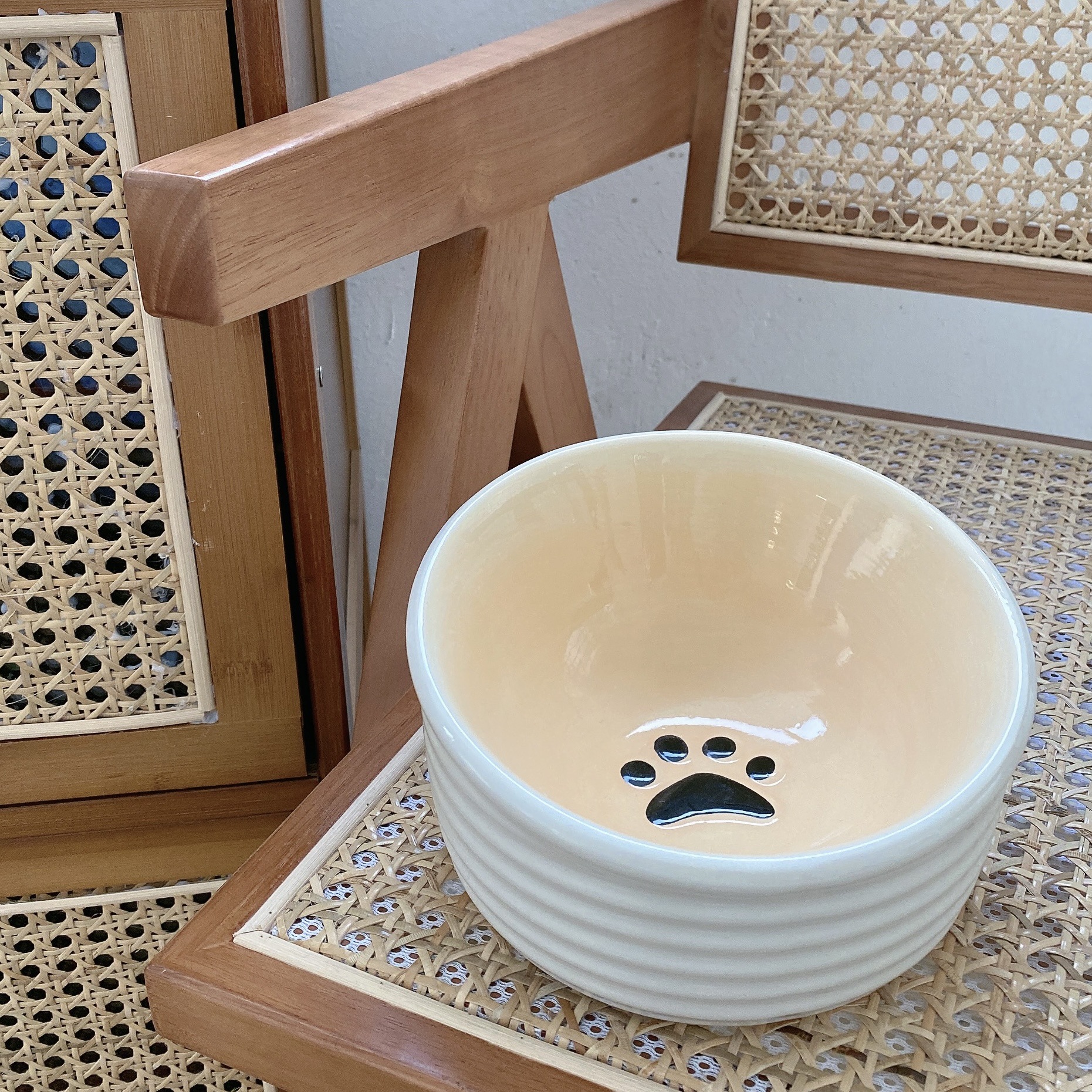 陶瓷猫碗斜口护颈狗碗大口径猫咪食盆