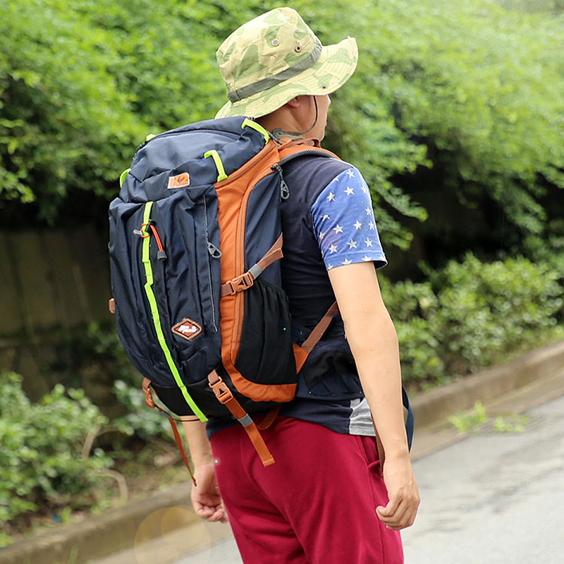 专业登山包女大容量30-35L男多功能户外防水徒步旅行旅游双肩背包