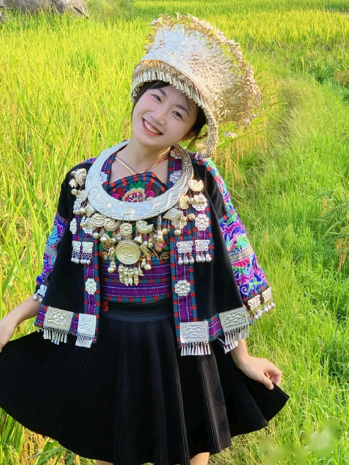 新款苗族服饰女带肚兜套装苗绣日常装便装旅拍摄影舞蹈演出服包邮