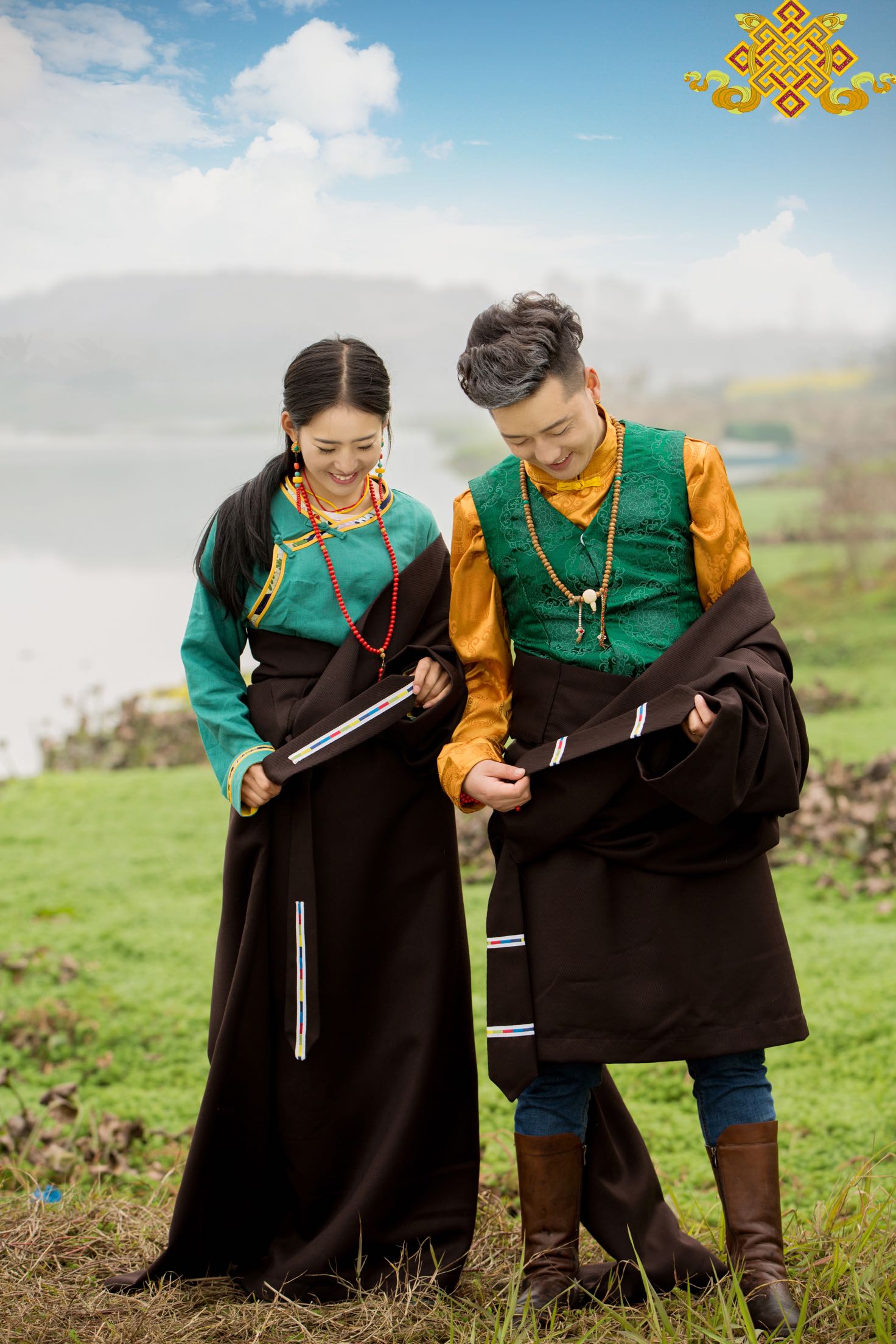 藏服装女新款藏试上衣男士藏袍马甲上衣衬衫西藏长袍正宗藏服套装