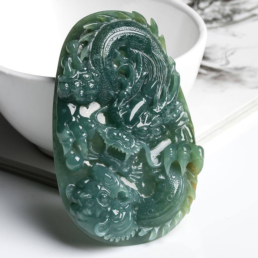 天然a货 冰糯种龙虎牌翡翠吊坠 72.32克