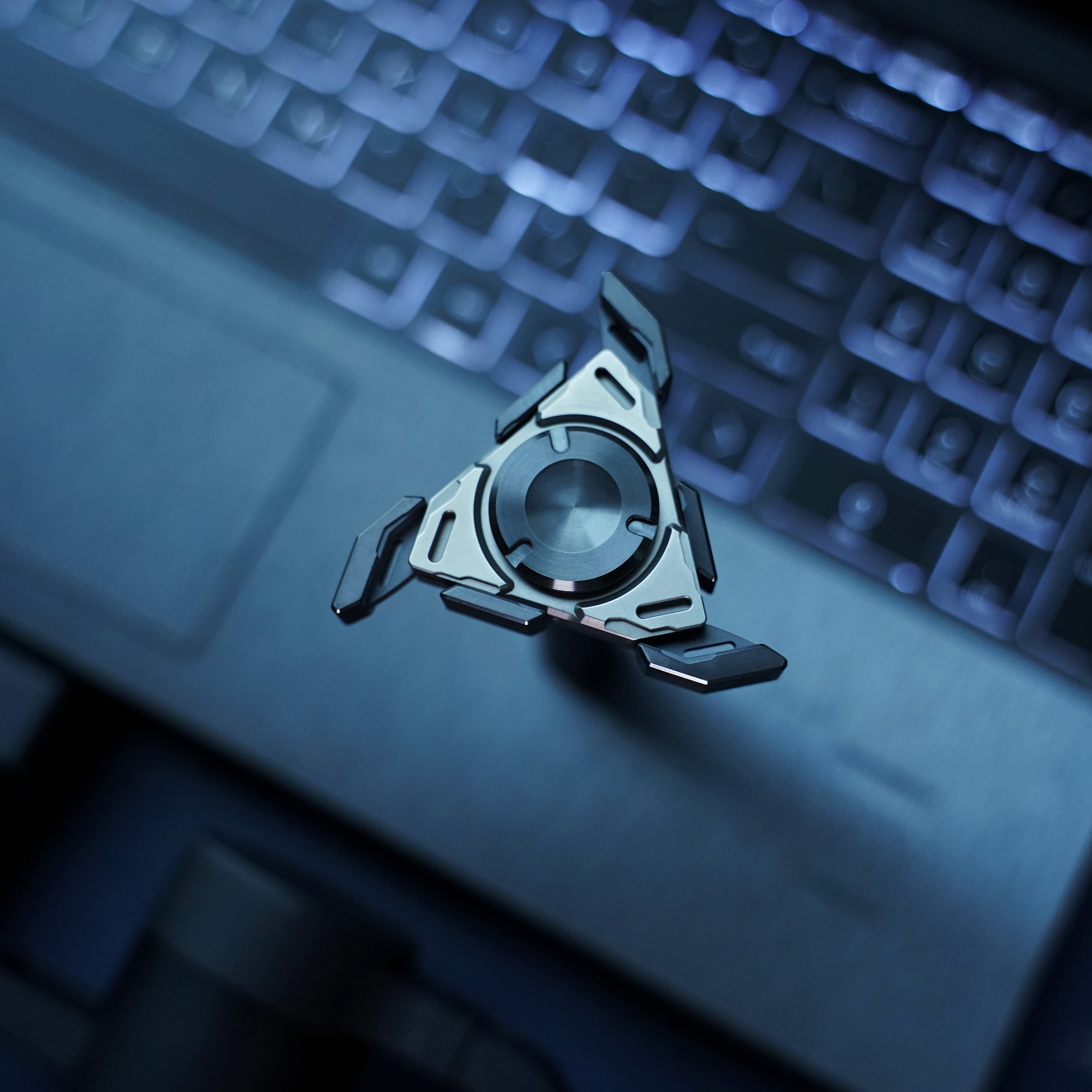 玩吾乐志edc 破刃 首款原创磁吸滑轨指尖陀螺 金属减压玩具