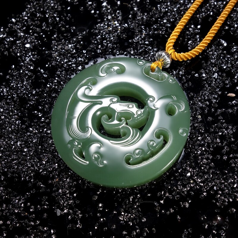 【中国玉石雕刻大师张春风作品】 和田玉仿古龙镂空牌46.35g