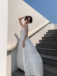 茶歇法式初恋白色吊带连衣裙子女夏季2024新款海边度假长裙高级感
