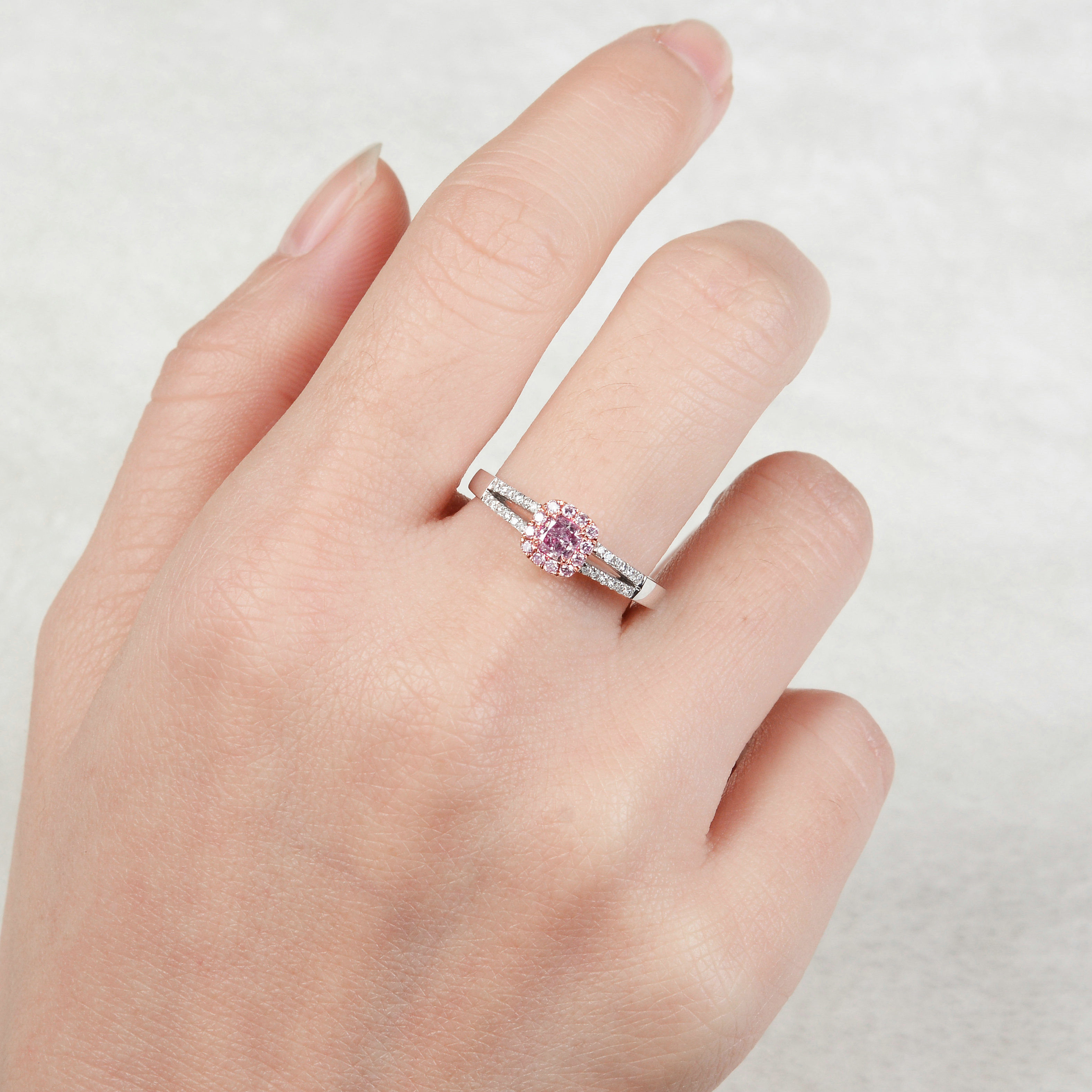 0.28克拉 gia证书 flbp 18k金天然粉钻戒指 8108