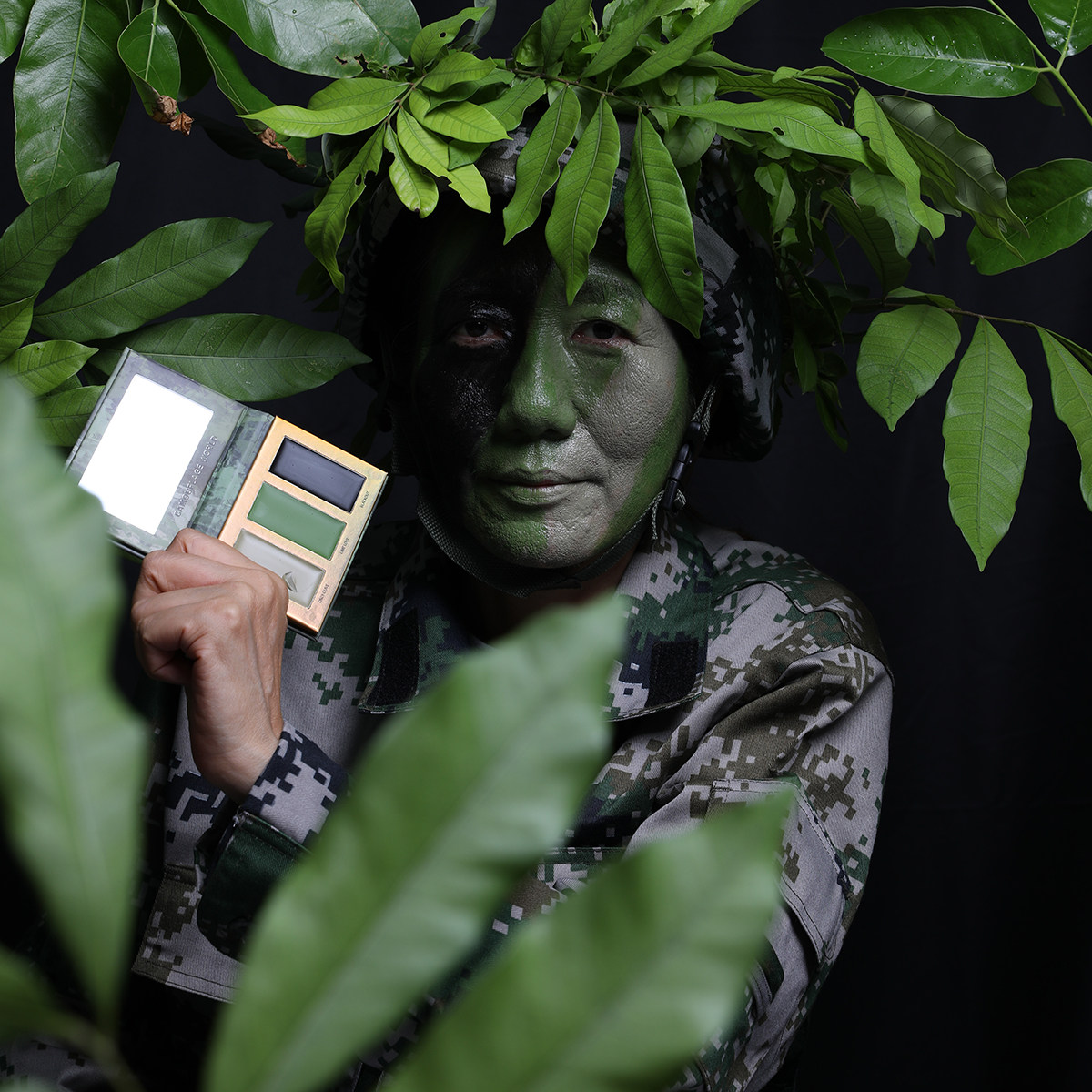 伊姿蔓脸部迷彩妆三色人体彩绘油彩户外cs军训用品仿生舞台化妆膏