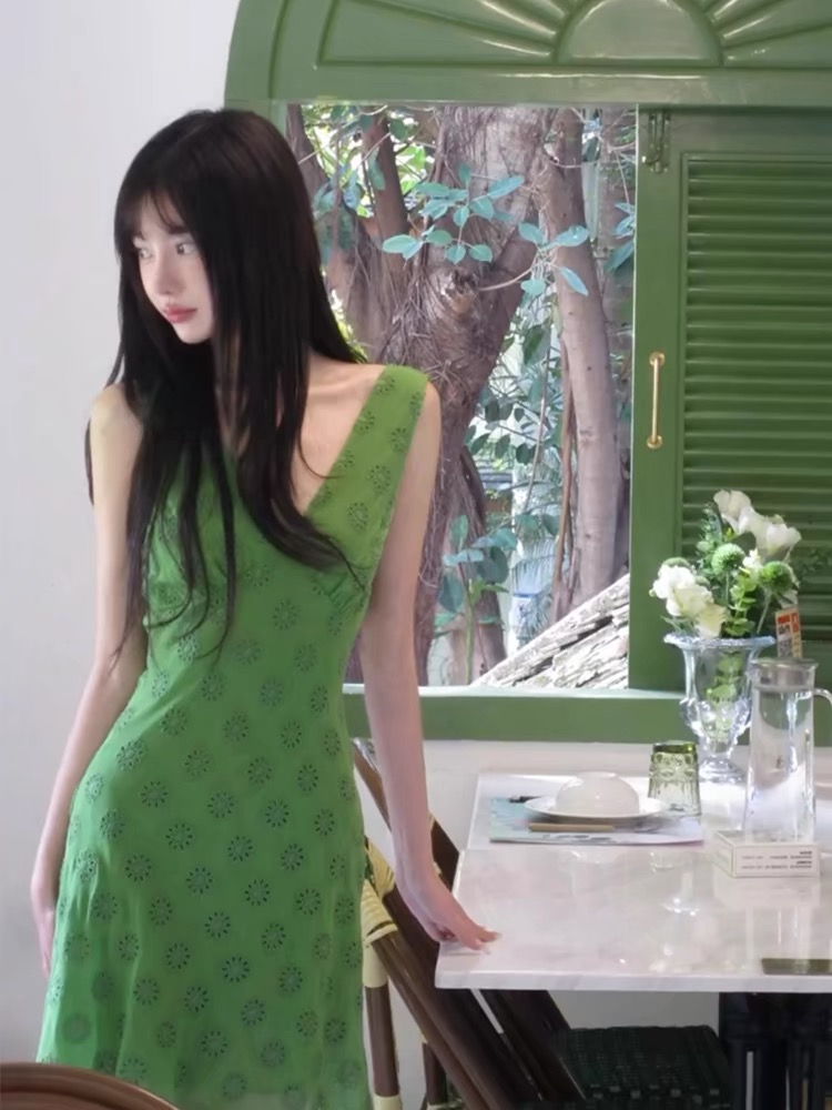 原创韩系法式绿色连衣裙女V领收腰显瘦背心A字裙