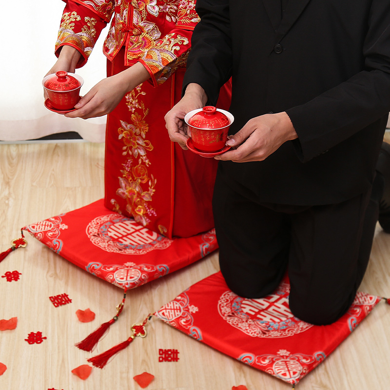 新人跪垫跪拜喜垫坐福垫结婚磕头拜堂布置新娘跪垫敬茶喜垫子一对|ruв категории фестиваль товаров/подарок, Свадьба декорации/реквизит, 婚庆跪垫 - от Buy2taobao.com для оказания профессиональной услуги покупки агента Taobao