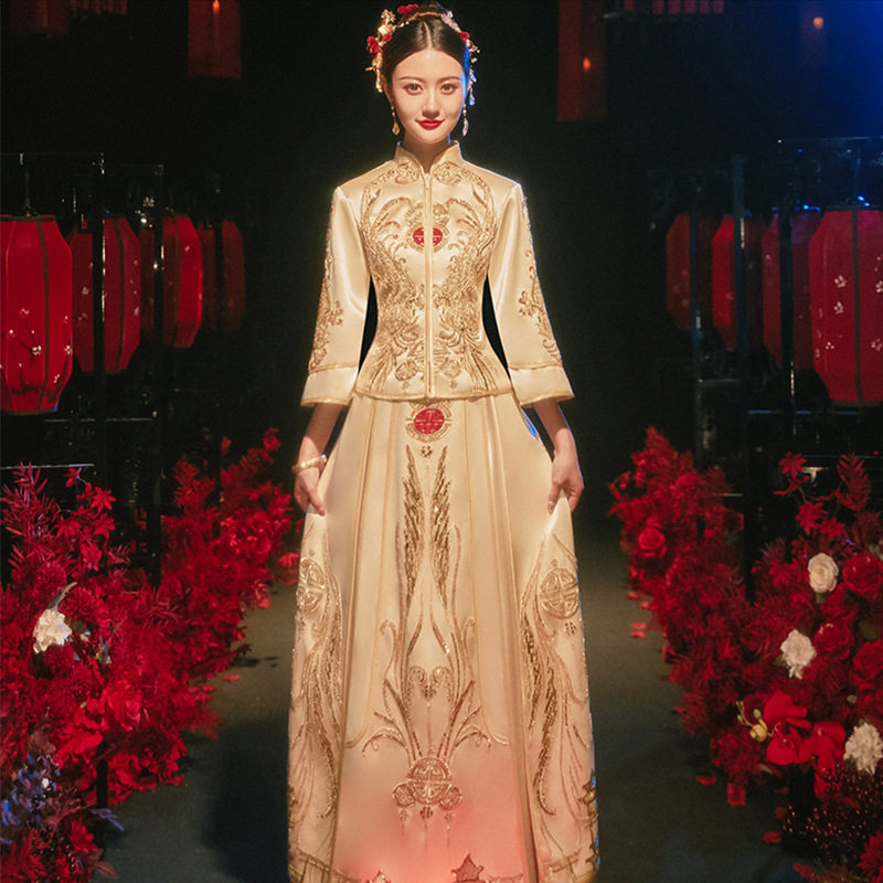 秀禾服新娘2021新款奢华结婚大气中式婚纱凤冠霞帔香槟色秀和服女