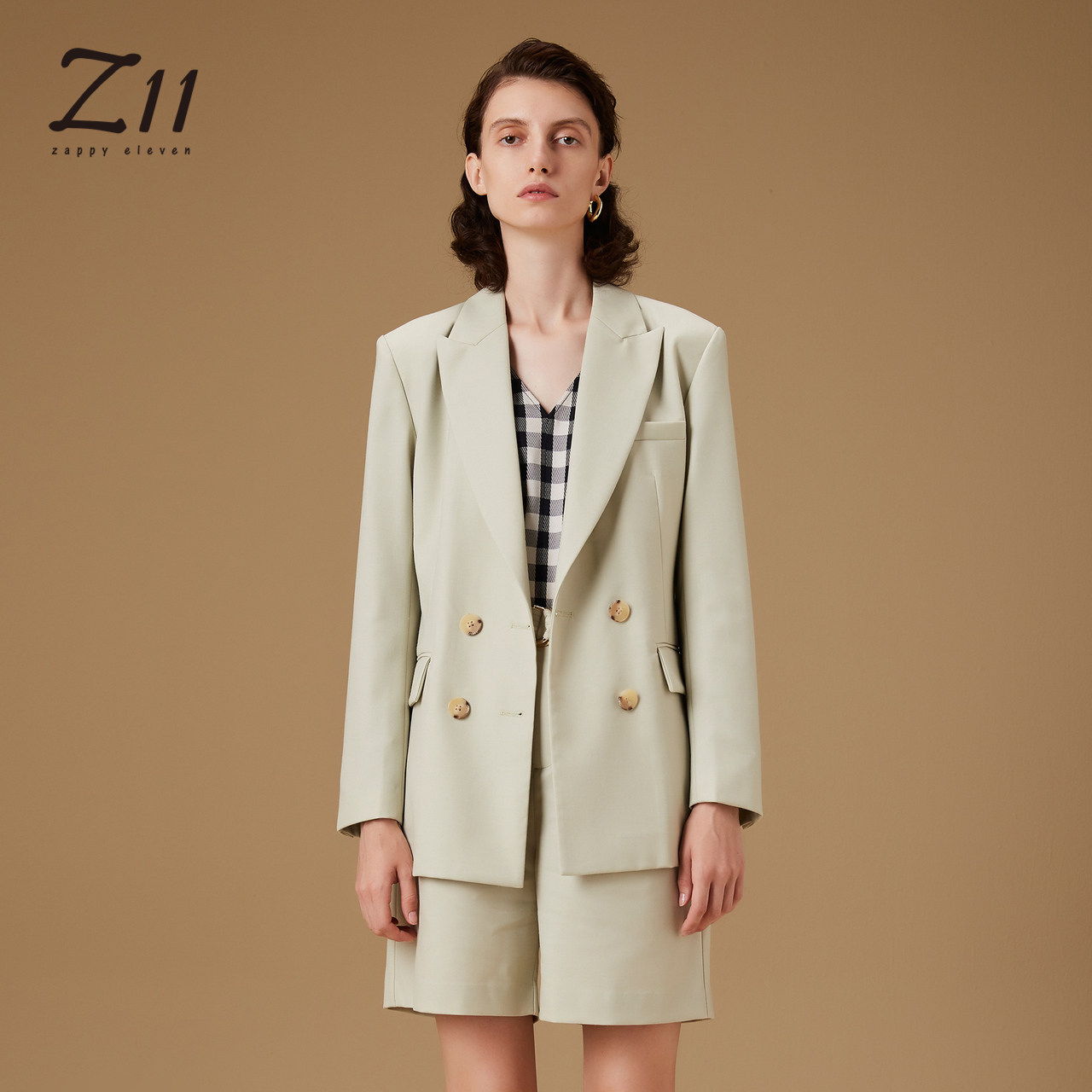 浅色西装外套女