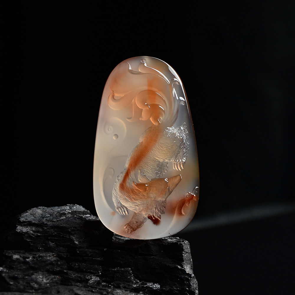 玉雕名家肖军作品 冰飘南红挂件 九尾狐60.3g【云南文博会】